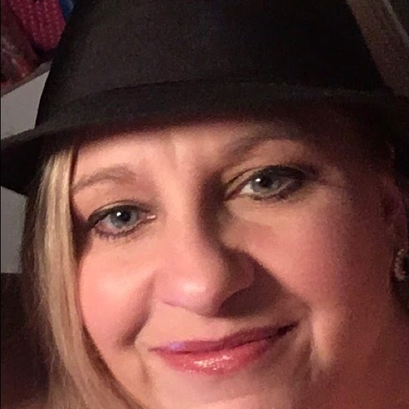 Meet your Posher, Kristy - Picture 3 of 5